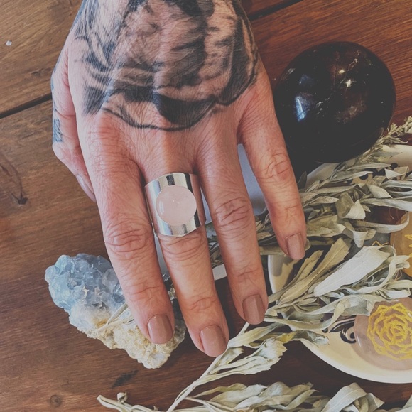 Rose Quartz Sphere Ring ♡ - Picture 4 of 4